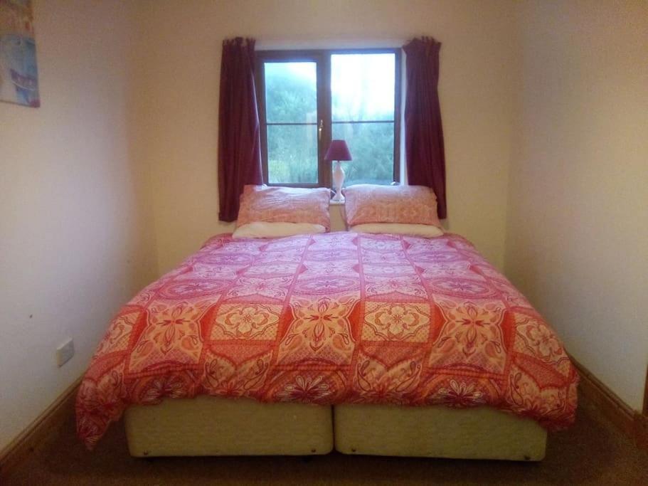 Cottage , Seaside Views, Quiet Beach, Awesome View Pendine Exterior photo